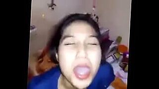 cewek cantik onani rumahporno