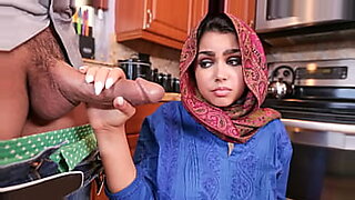 muslim girl pissing