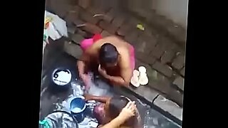 water fucking and kissing two girls
