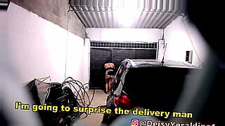 flash to delivery guy