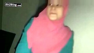 jilbab pink ngentot di kebun