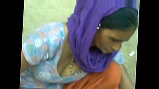 fat indian bhabi handjob