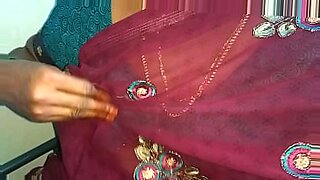 desi bhabi boob press by boy