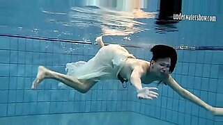 lesbian swiming