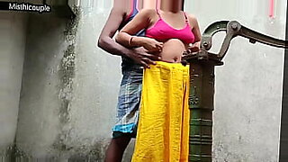 india aunty bathing