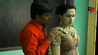 indian pune boss fucks his mature maid6