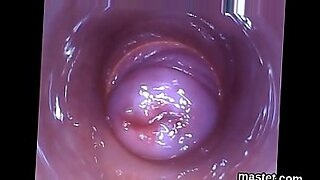 gilf freecamz naughty lady easily shoves a fist in her slippery vagina