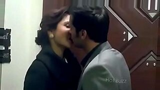 hot bhabhi kiss video