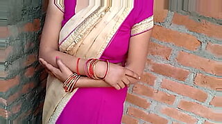 bangladeshi village bhabhi peeing