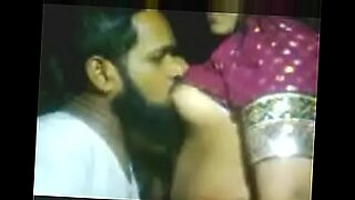 paki girl saying yes sir while jerking off