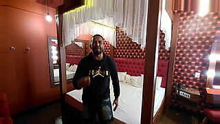 flash dick in restaurant