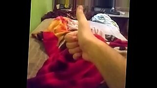 2 asian girls fingering themselves masturbating with vibrators on the bed