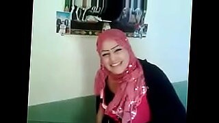 nude free real desk egypt small in hijab masturbates her creamy vagina on webphone