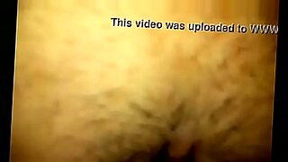 mujer masturbando al perro