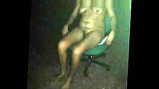 fat ass booty shaking on webcam