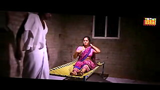 tamil aunty boop show in stair case