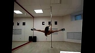 huge tit pole dance