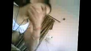 sa copine se fait draguer et baiser devant lui