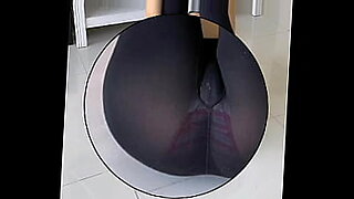 openlife girl is squirting while being tied down