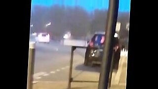 se masturba en su auto