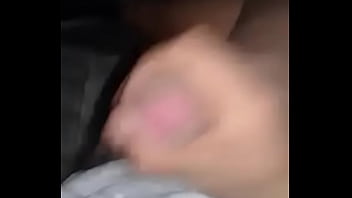madre pilla a su hija masturbandose y se une