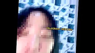 cewek mendesah bilang enak syang kluarin syang