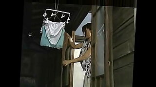 chica de bikini negro