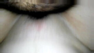 une salope suce