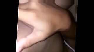 despues de la cena y unas copas mi mujer haguanto un trio con migo y mi amigo