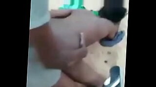 girls first xxx blod video