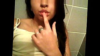 llora mi hija y le sale caca cuando me la cojo x el ano