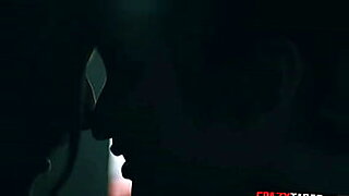 solo squirting finger