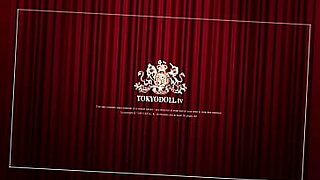 llora y grita cuando le dan por el culo