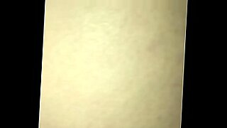 mi esposa le gusta dejar un poco abierta la cortina de la ventana dice k le pone mas cachonda sentirce oserbada