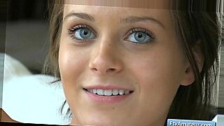 girls first xxx blod video