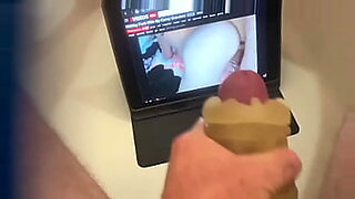 nude flash in public