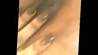 madre madura pasa la noche con su hijo en el hotel