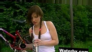 girls piss on men