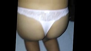 despues de la cena y unas copas mi mujer haguanto un trio con migo y mi amigo