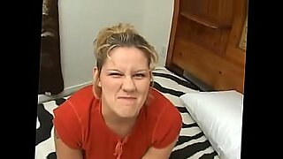 girls first xxx blod video