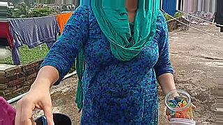 aunty in market desi