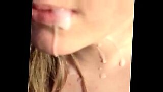 rubbing face on pussy