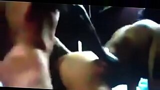novio viendo como se cojen a su novia virgen en su despedida de soltera