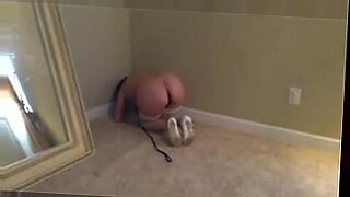 un bain entre frère et sœur tourne à la baise hard