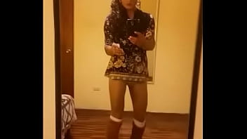 t rk k z inleyerek am n parmaklat yor
