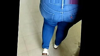 سكس محارم أم شرموطة هيجانه لا تستطيع مقاومة و تنيك صديق ابنتها ساااخن كامل و مترجم
