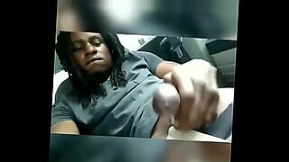 girl screams as dick is pushed in her