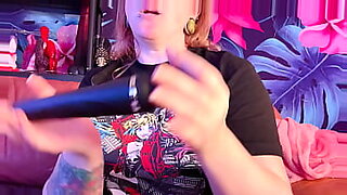 bottom chick kylie wylde shoves vibrator in her wet pussy