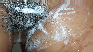 girls first xxx blod video