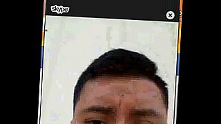awek bukak baju